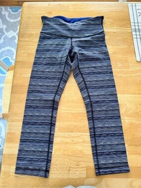 Lululemon crop leggings size 4